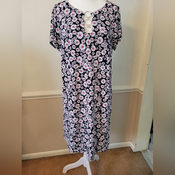 Dresses & Skirts - Floral Black and Pink Dress